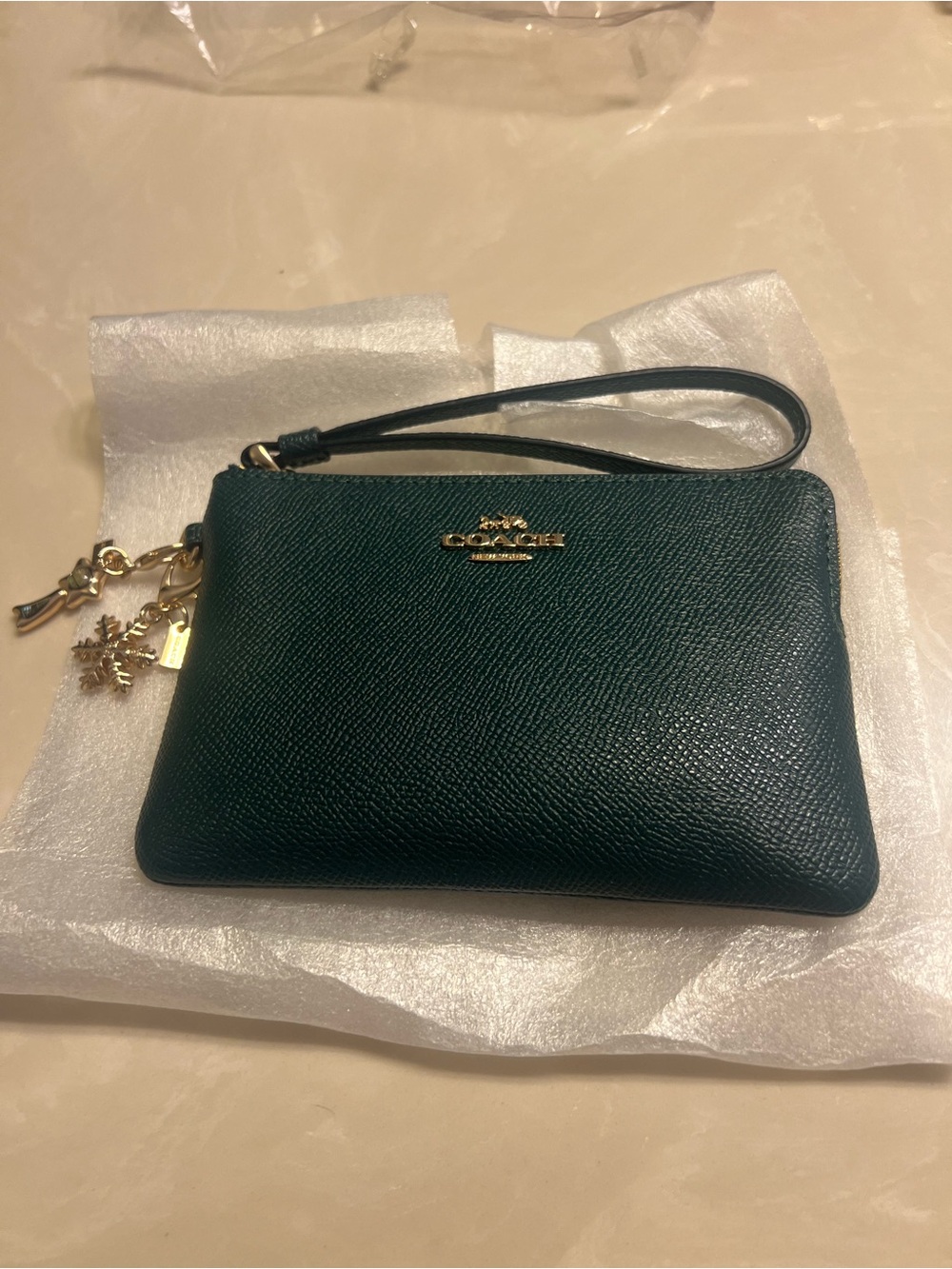 Coach corner zip green wristlet with 2 charms,